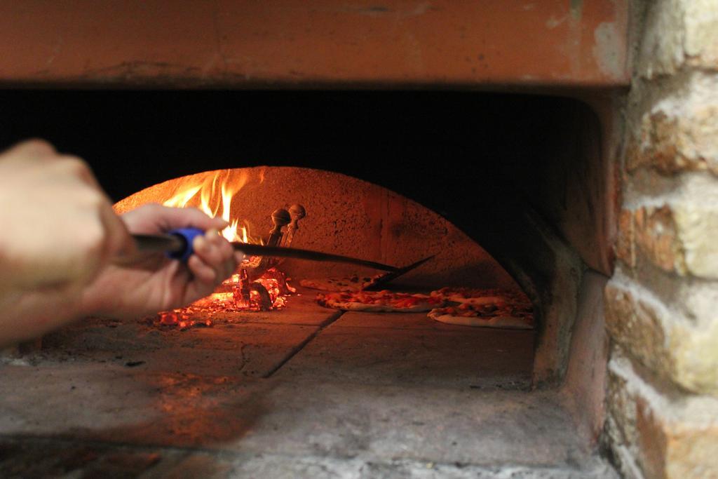 Agriturismo La Valle Del Vento 우르비노 외부 사진